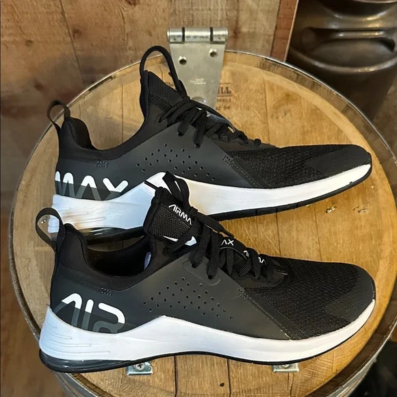 NEW Nike Air Max Black and White Athletic Shoes - Picture 3 of 5